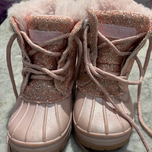 Toddler Girl London Fog Snow Boots - Picture 2 of 4